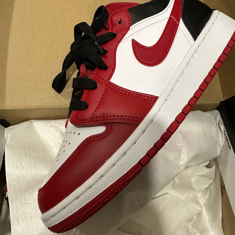 Nike Jordan 4Y black , red ,white